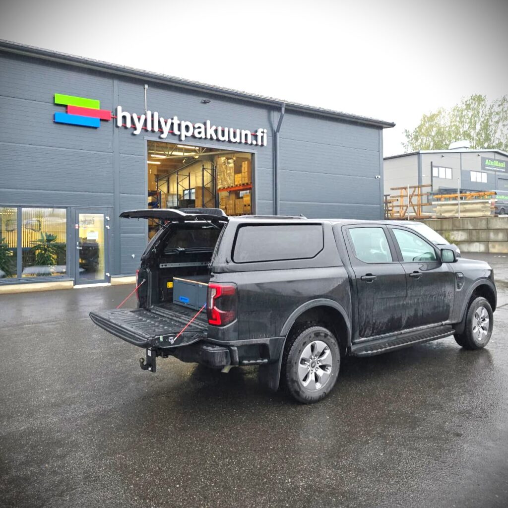 Ford Ranger pick-up with long drawers