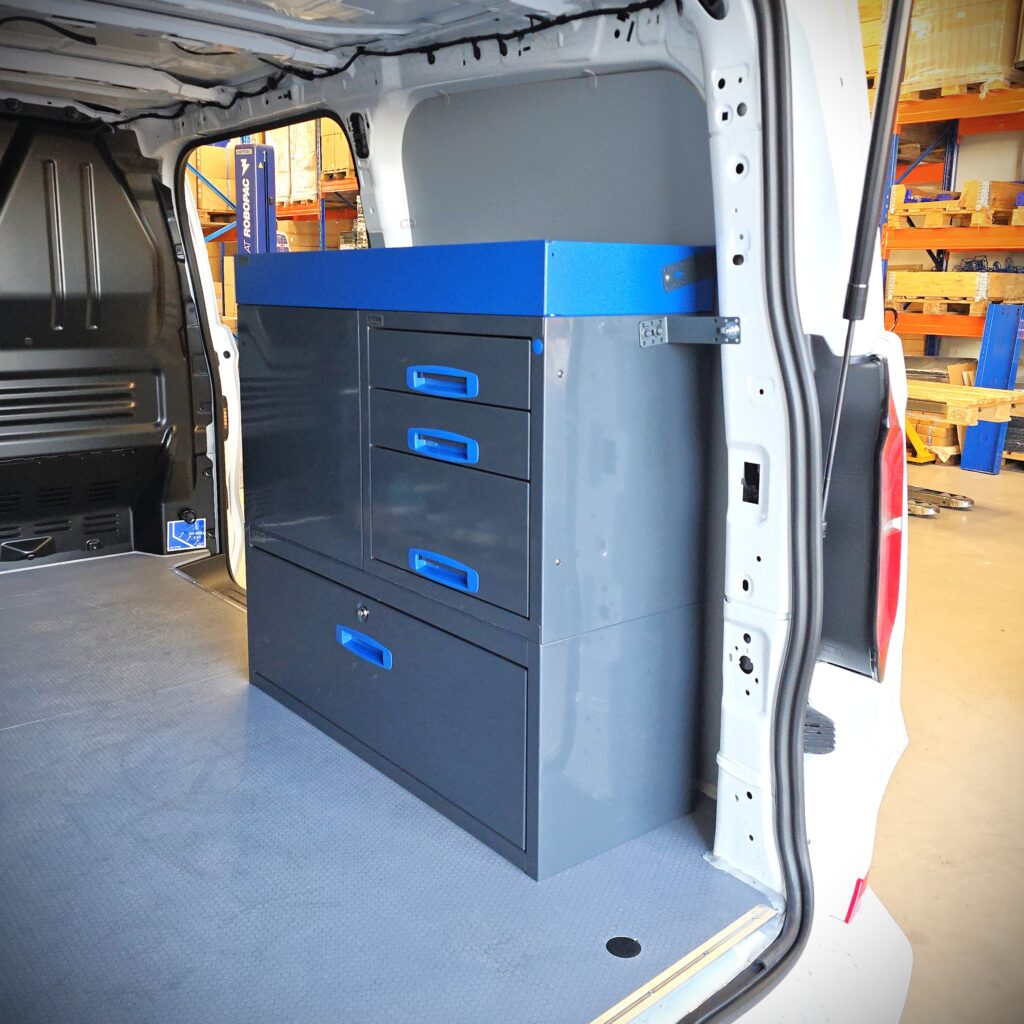 100 cm van racking unit with end-opening drawers on the right side wall of a Volkswagen Transporter T7