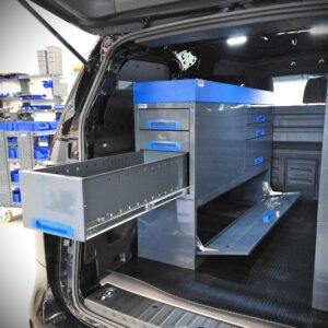 VW ID. Buzz van with 152 cm racking unit including end drawers, height 96 cm, installed in cargo space.