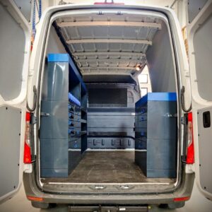 Aménagement E-Flex dans un Mercedes-Benz Sprinter propulsion avec module de 254 cm sur le côté gauche et module de 152 cm sur le côté droit