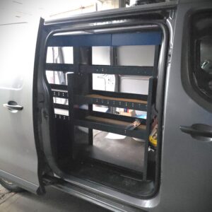 Peugeot Expert M med 205 cm förvaringssystem för skåpbil med hyllor höjd 120 cm