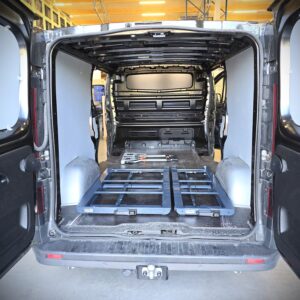 Renault Trafic mit zwei E-Flex Ladeflächenauszügen 46 cm und 76 cm nebeneinander für einen Kältetechniker
