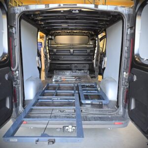 Renault Trafic mit zwei E-Flex Ladeflächenauszügen 46 cm und 76 cm nebeneinander für einen Kältetechniker