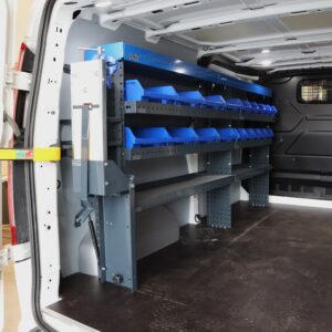 230 cm pakettiauton hylly ruuvipenkillä