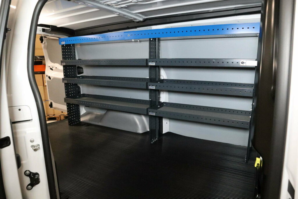 230 cm bilinredning hylla höjd 120 cm i Toyota Proace L2 vänster sida