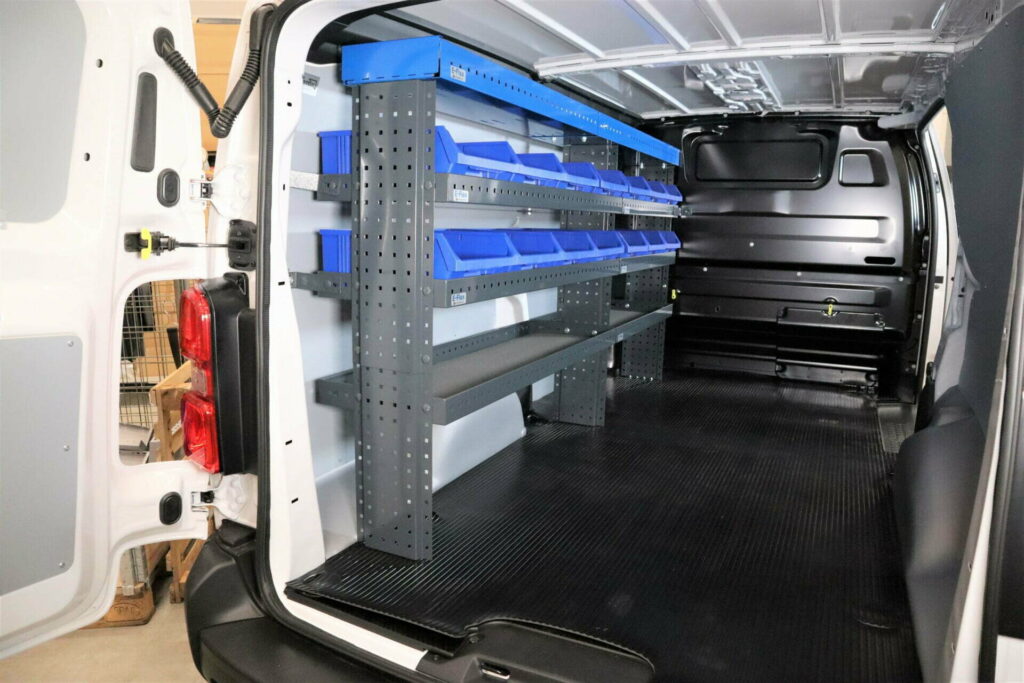 230 cm bilinredning hylla höjd 120 cm i Toyota Proace L2 vänster sida