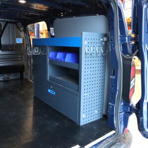 Ford Custom hyllyvarustelu