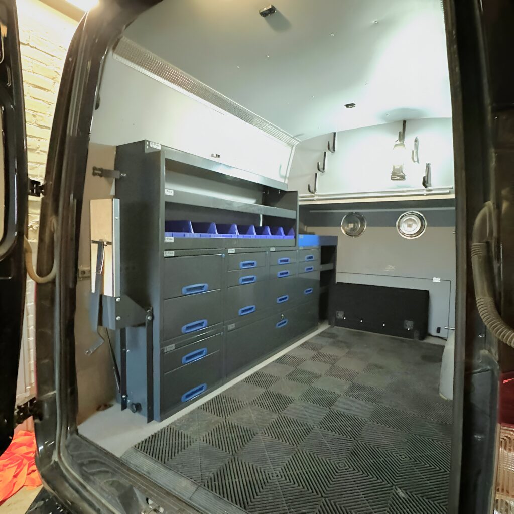 Mercedes-Benz Sprinter Crossbuss bilinredning