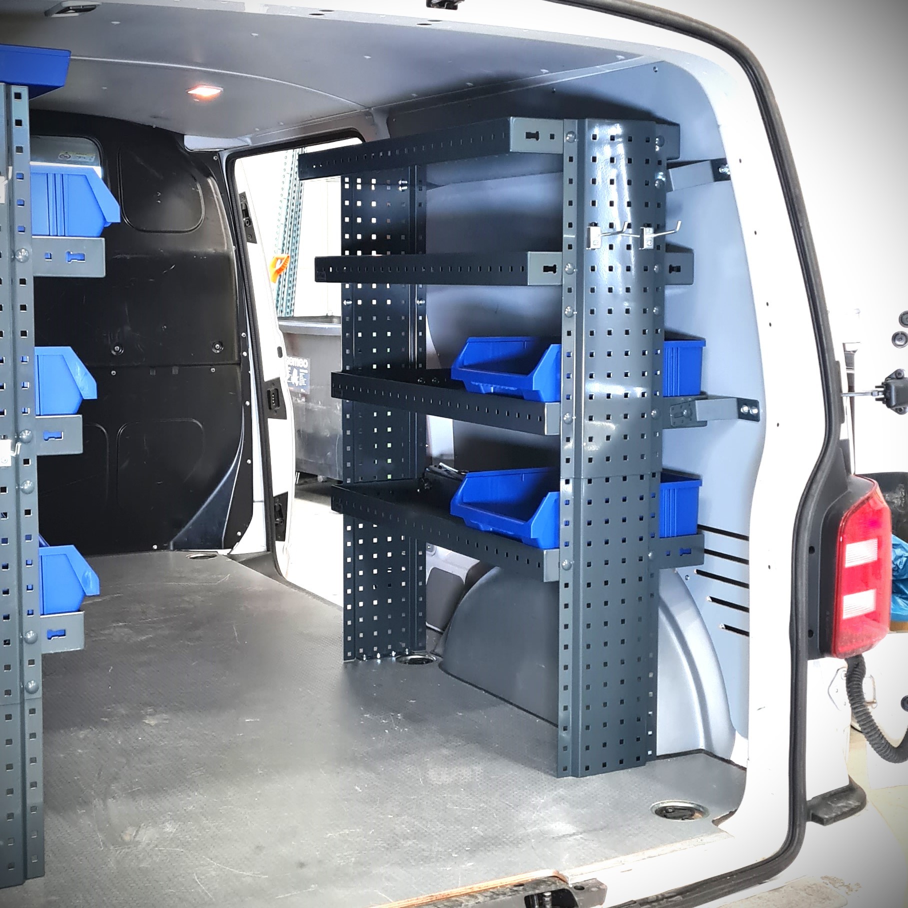 Volkswagen Transporter T6 kort inredning – bilinredning för kort skåpbil