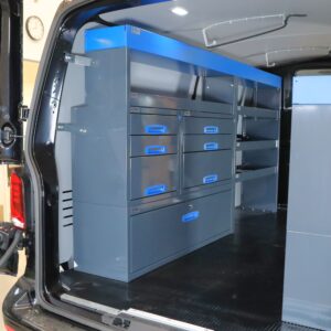 Volkswagen Transporter förvaringssystem – bilinredning med hyllor och lådor