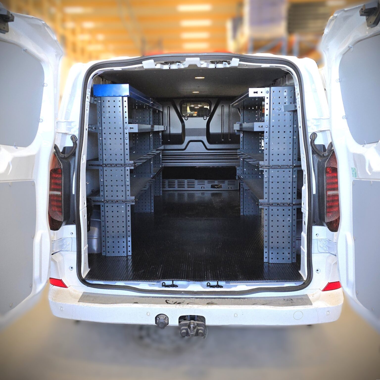 VW Transporter T7 E-Flex Transporter Regale auf beiden Seitenwänden