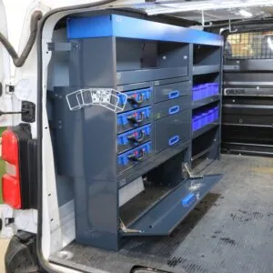 Citroën Jumpy förvaringssystem med hyllor och utdragslådor i lastutrymmet